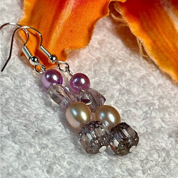 🌸fresh water pearl and flower Swarovski earrings-classics! Pale purples - Picture 3 of 8